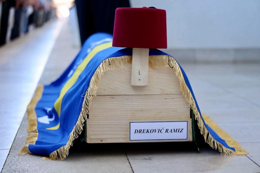 Obavljena dženaza i ukop generala Ramiza Drekovića
