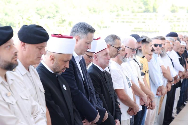 Obavljena dženaza i ukop generala Ramiza Drekovića2